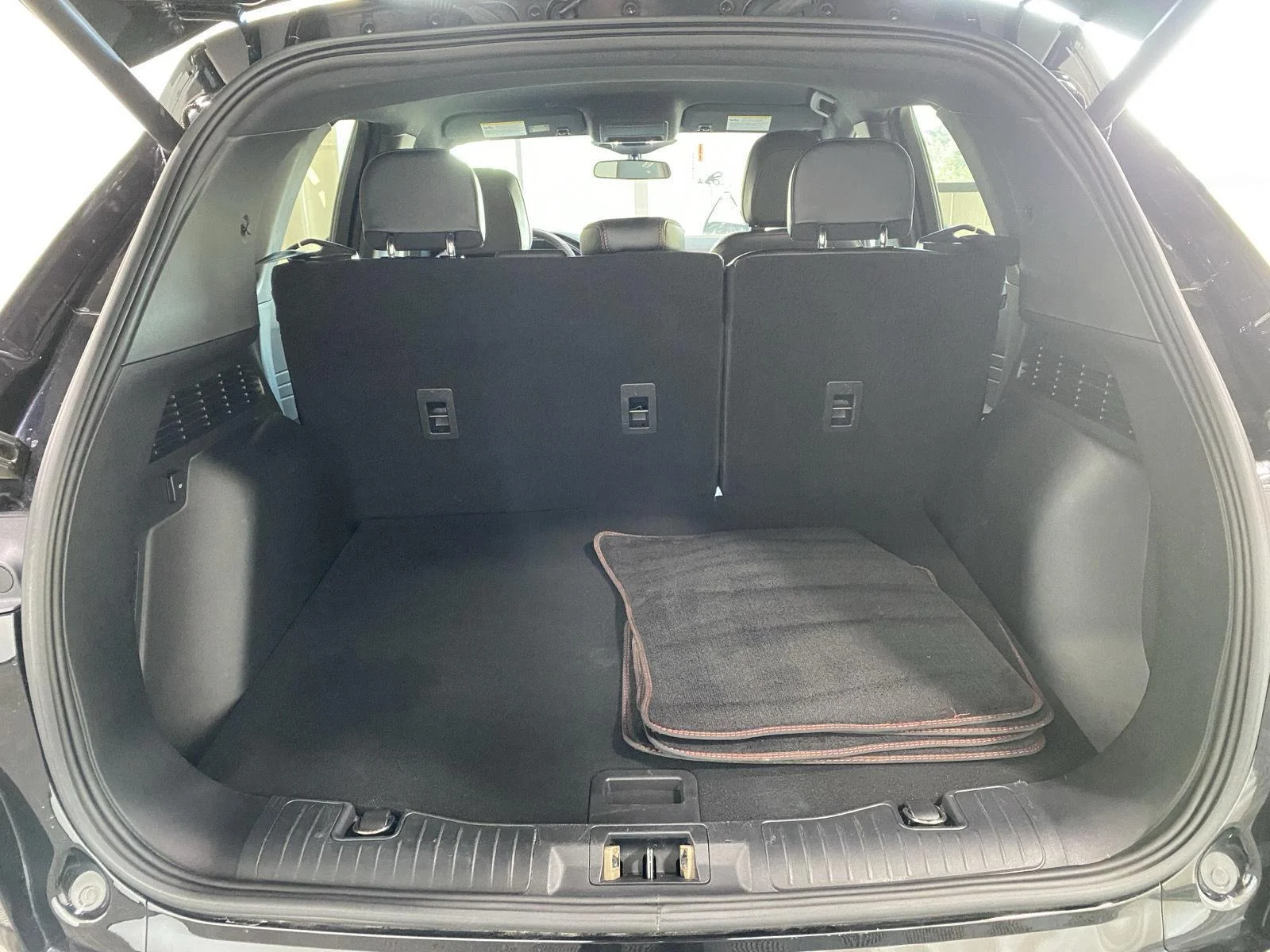 Used 2023 Agate Black Ford ST-Line Select image 17