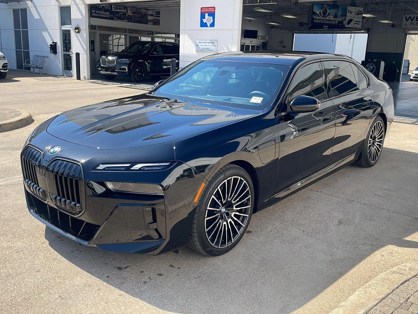 2025 BMW 7 Series 750e xDrive Sedan's photo