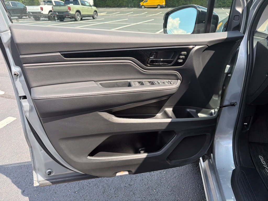 2025 Honda Odyssey Elite - Photo 18