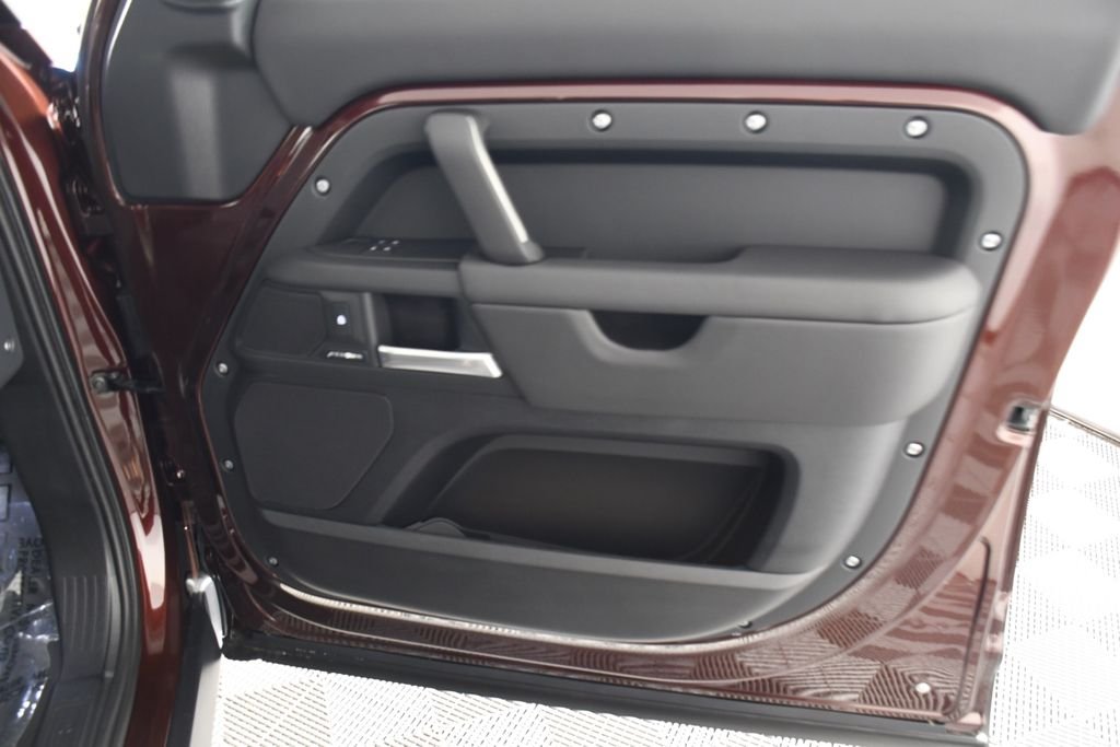 2026 Land Rover Defender S - Photo 17