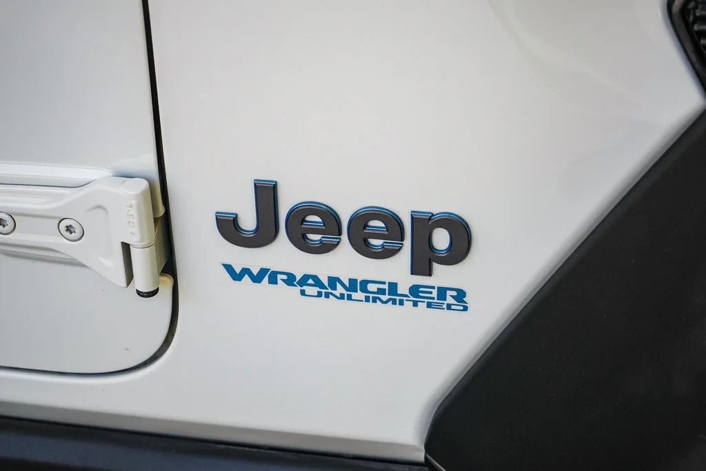 Used 2022 White Jeep Unlimited Rubicon 4xe image 9