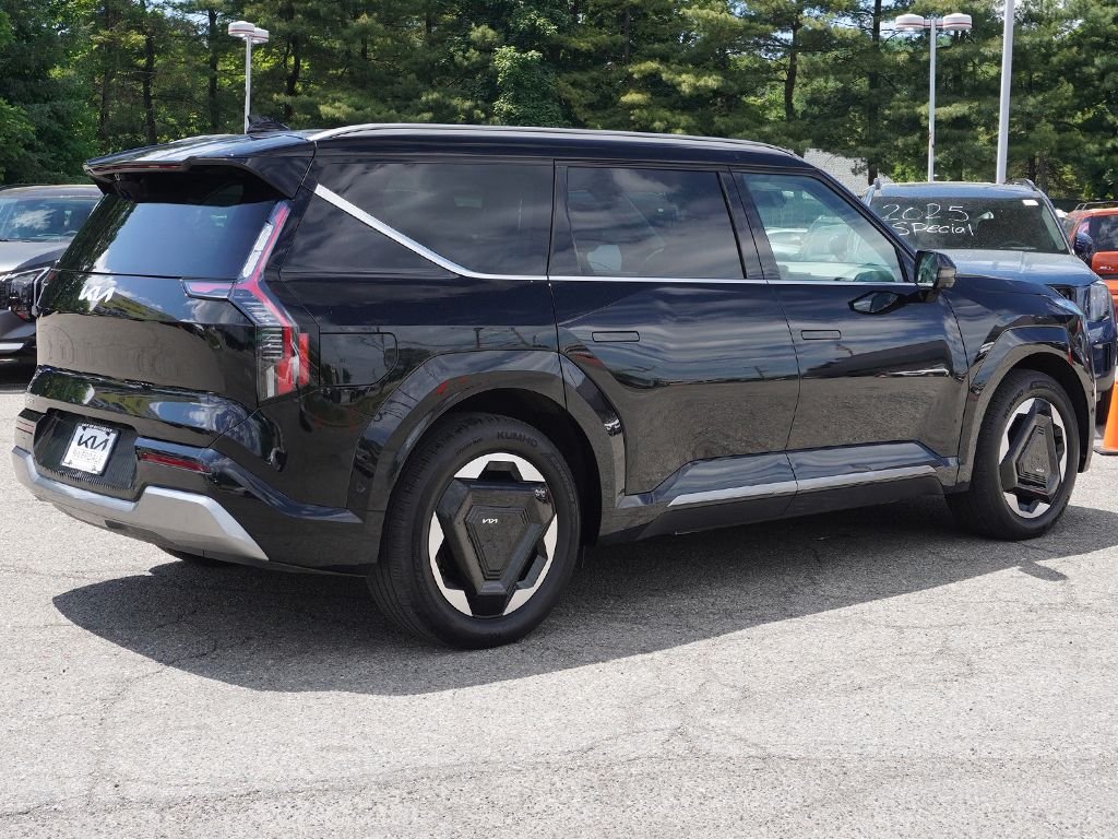 Used 2024 Black Kia Land image 14