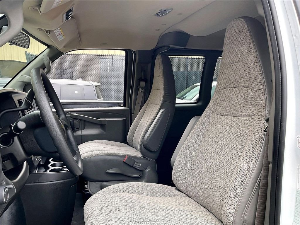 Used 2025 White Chevrolet LT image 10