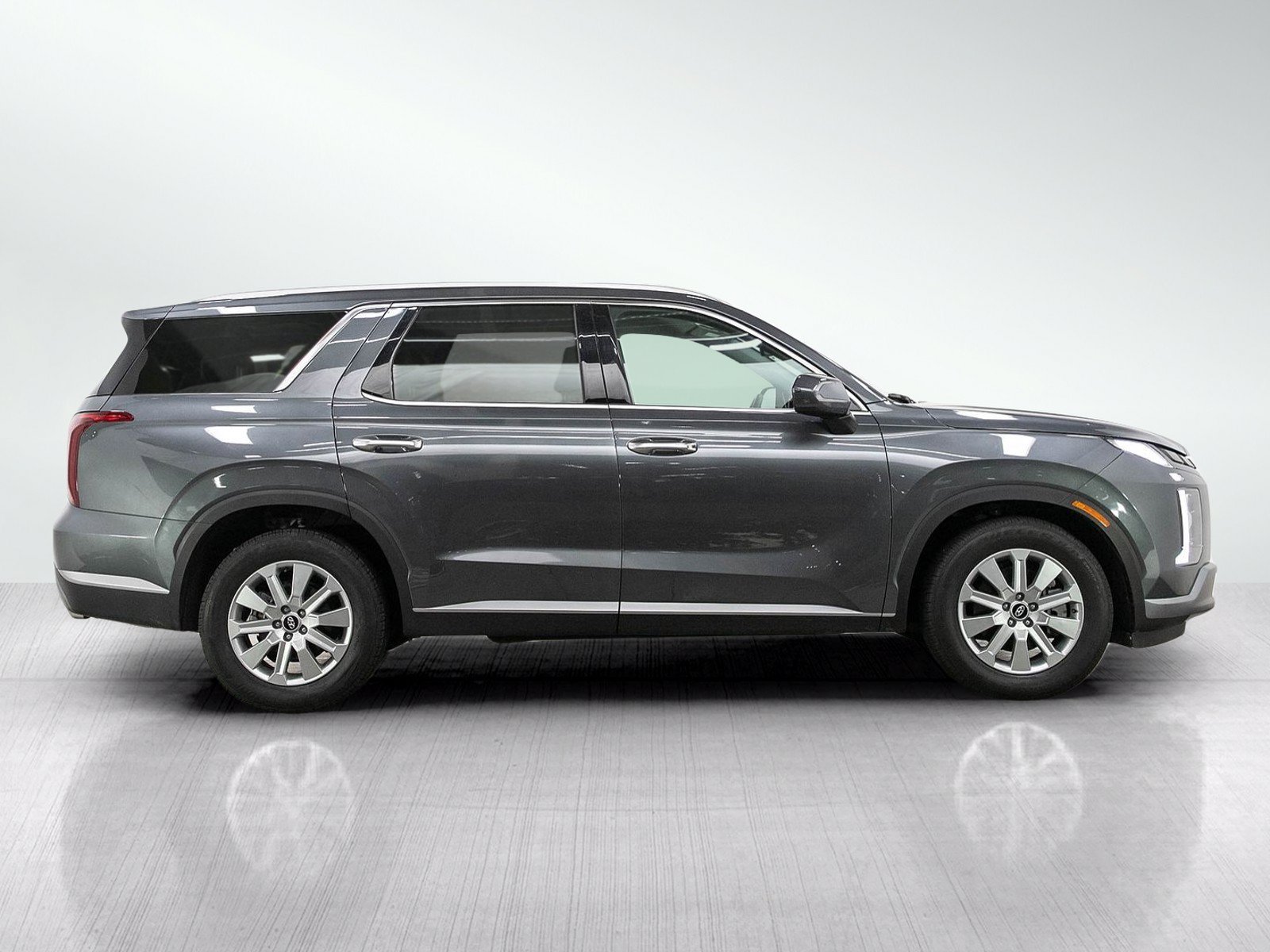 Used 2025 Steel Graphite Hyundai SEL AWD image 6