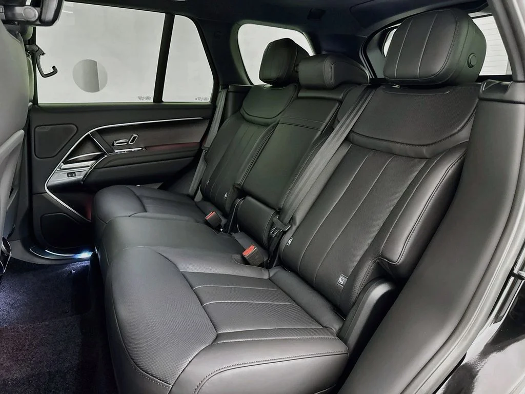New 2027 Santorini Black Land Rover SE image 25