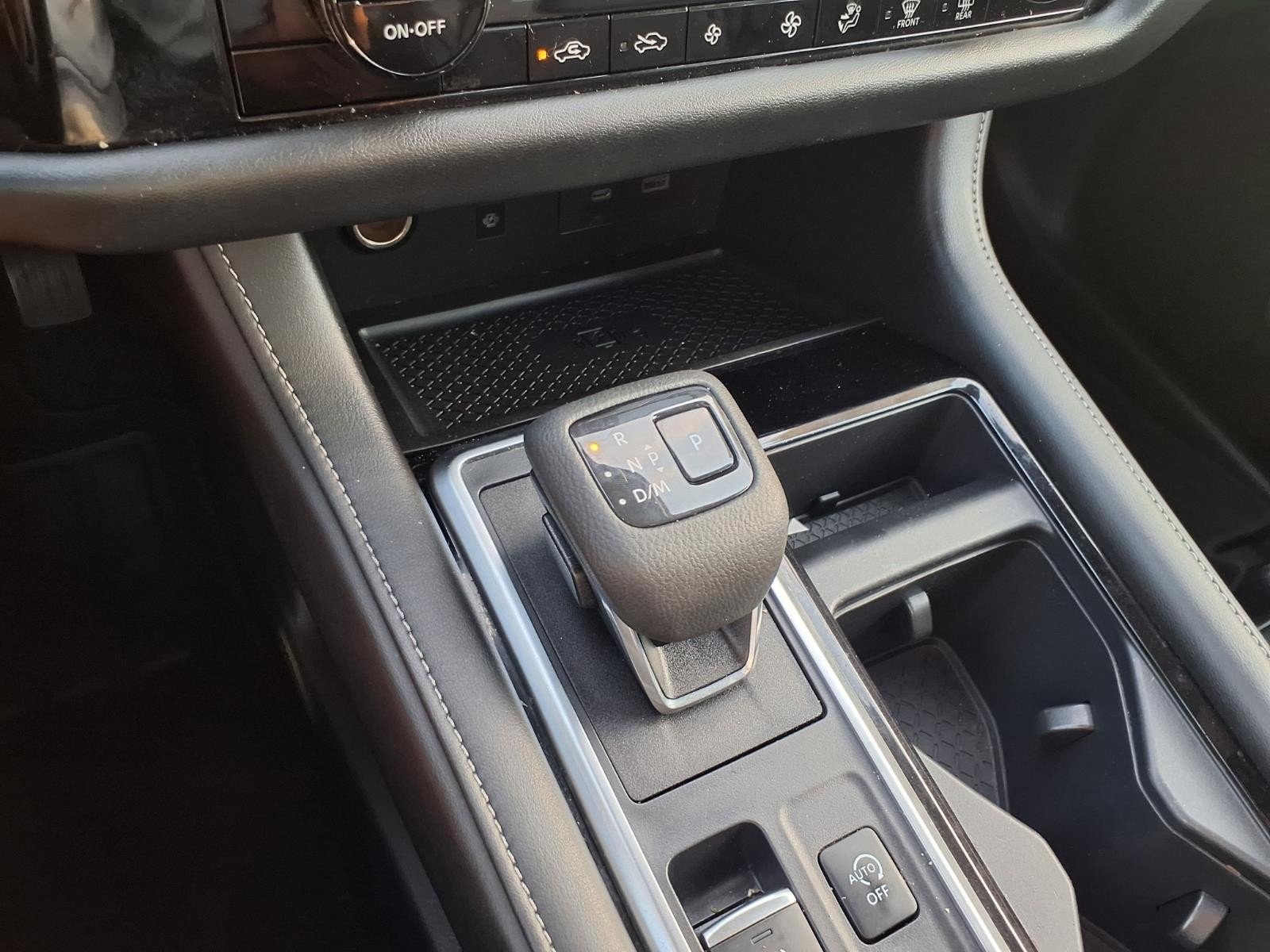 2022 Nissan Pathfinder SL Black at Robbins Nissan