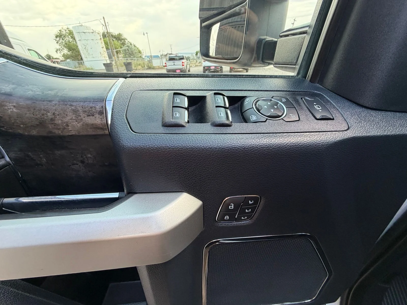 Used 2022 White Ford Lariat image 14
