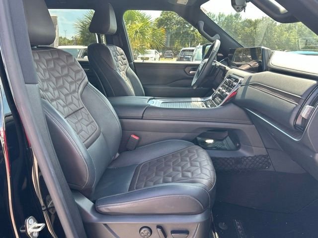 Used 2025 Black Nissan Platinum image 11