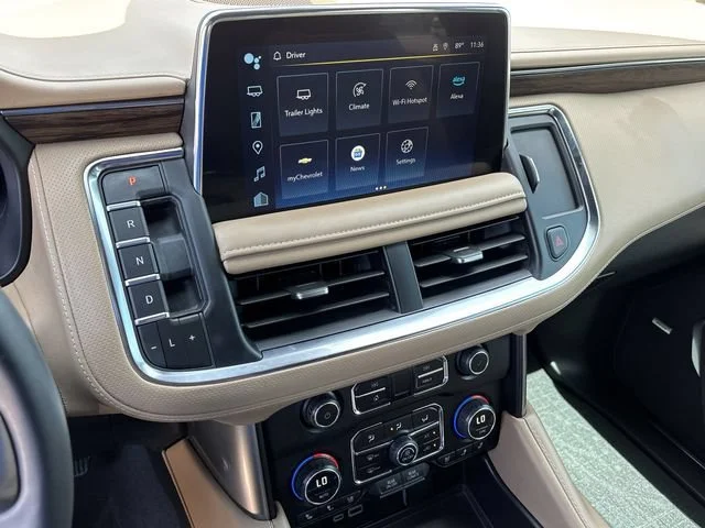 Used 2023 Iridescent Pearl Tricoat Chevrolet Premier image 16