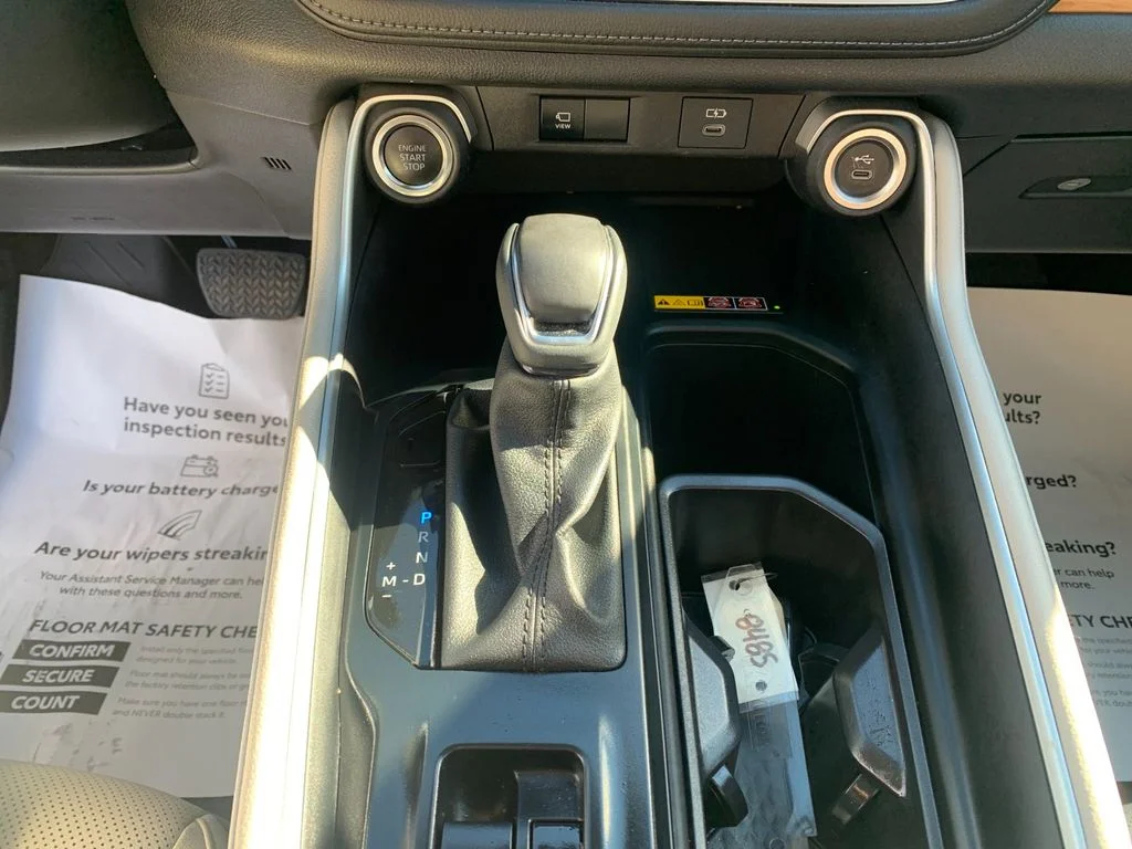 Used 2025  Toyota Platinum image 27