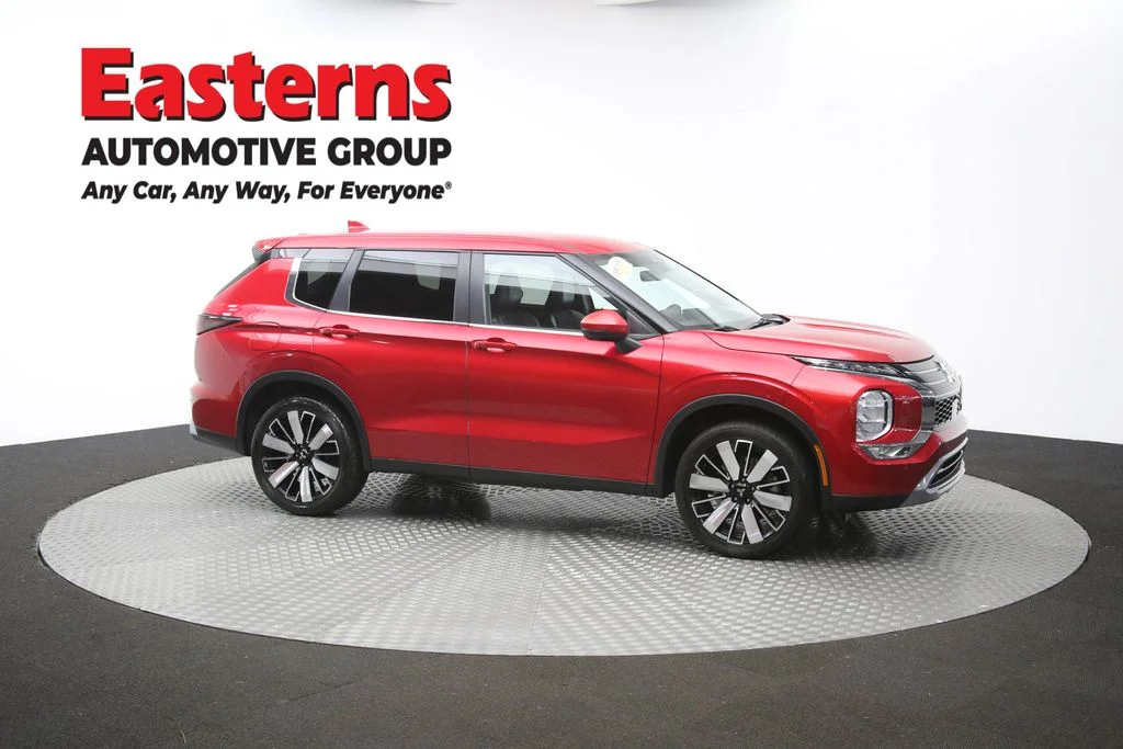 Used 2025 Red Mitsubishi SE image 48