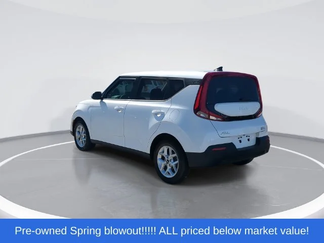 Used 2022 White Kia LX image 6