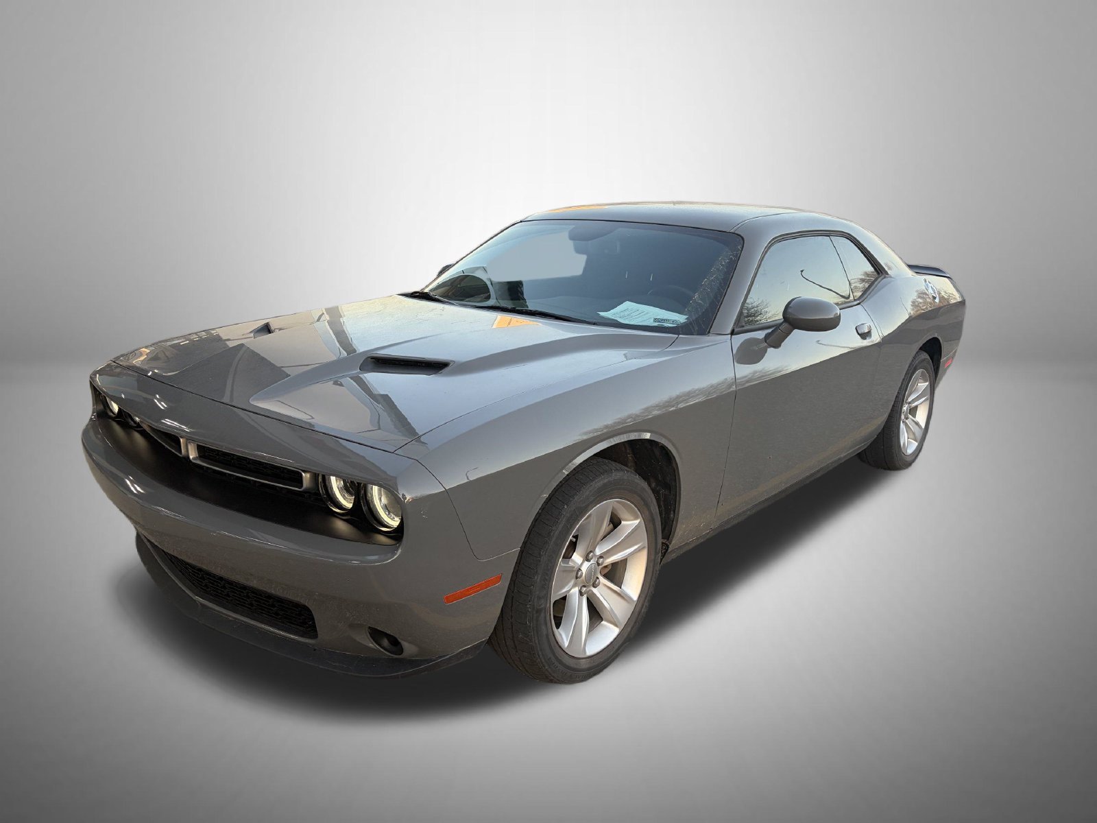 Used 2023 Gray Dodge SXT image 4