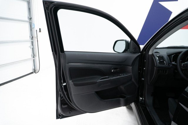 New 2027 Labrador Black Pearl Mitsubishi 2.0 LE 2WD image 12