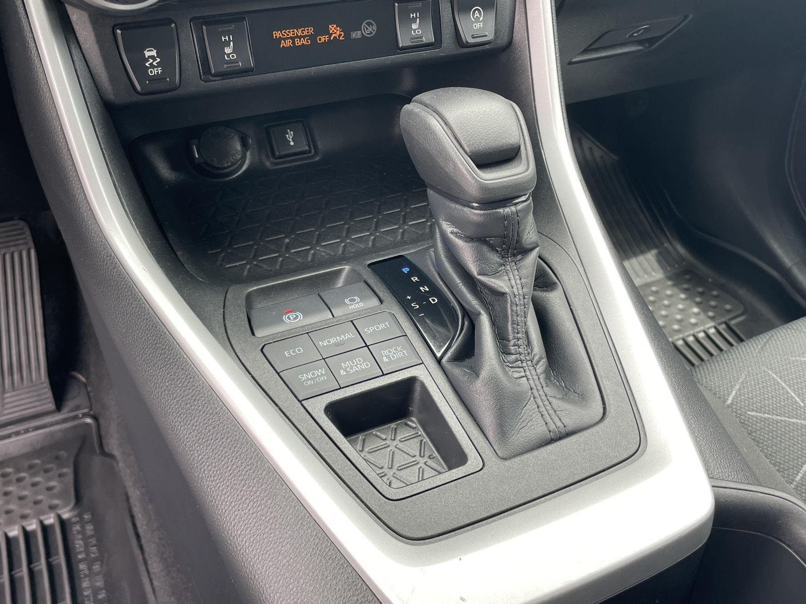2022 Toyota RAV4 XLE - Photo 32