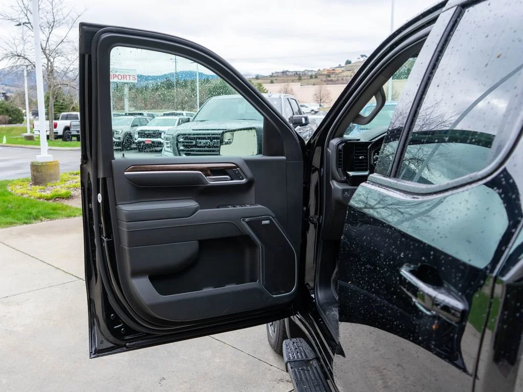 New 2026 Onyx Black GMC Elevation image 15