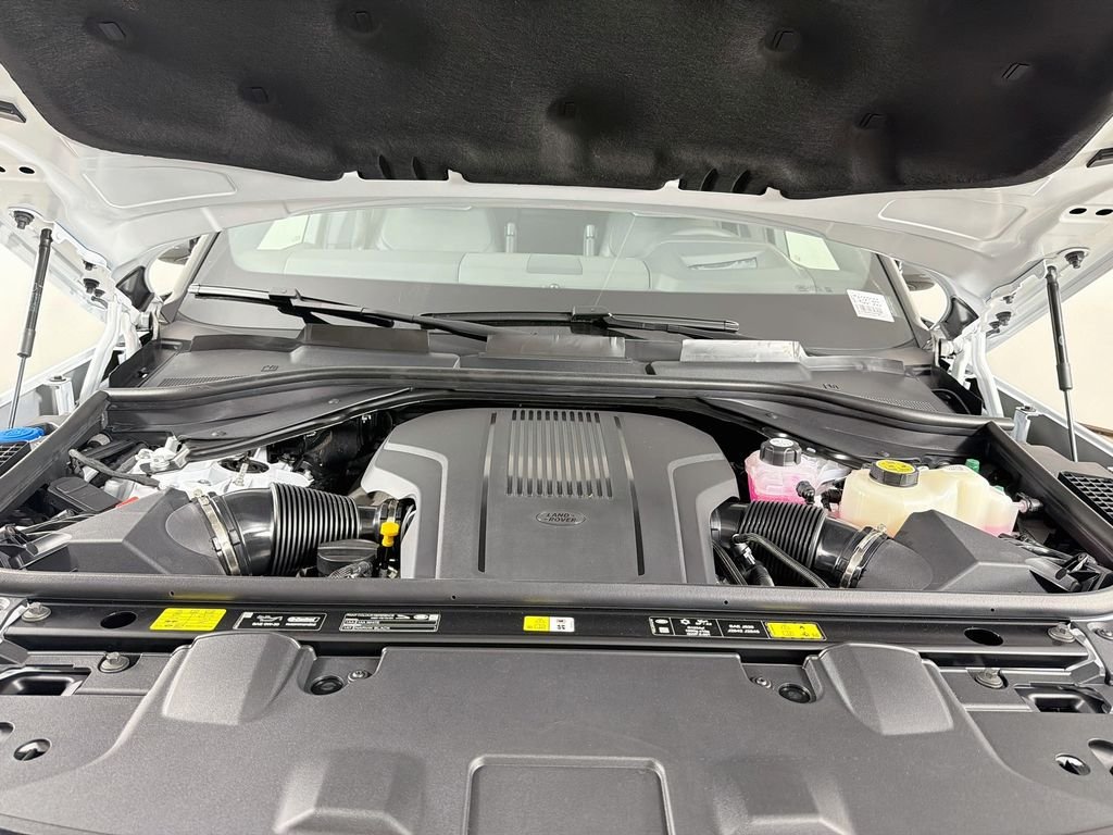 New 2026 Fuji White Land Rover SE image 32
