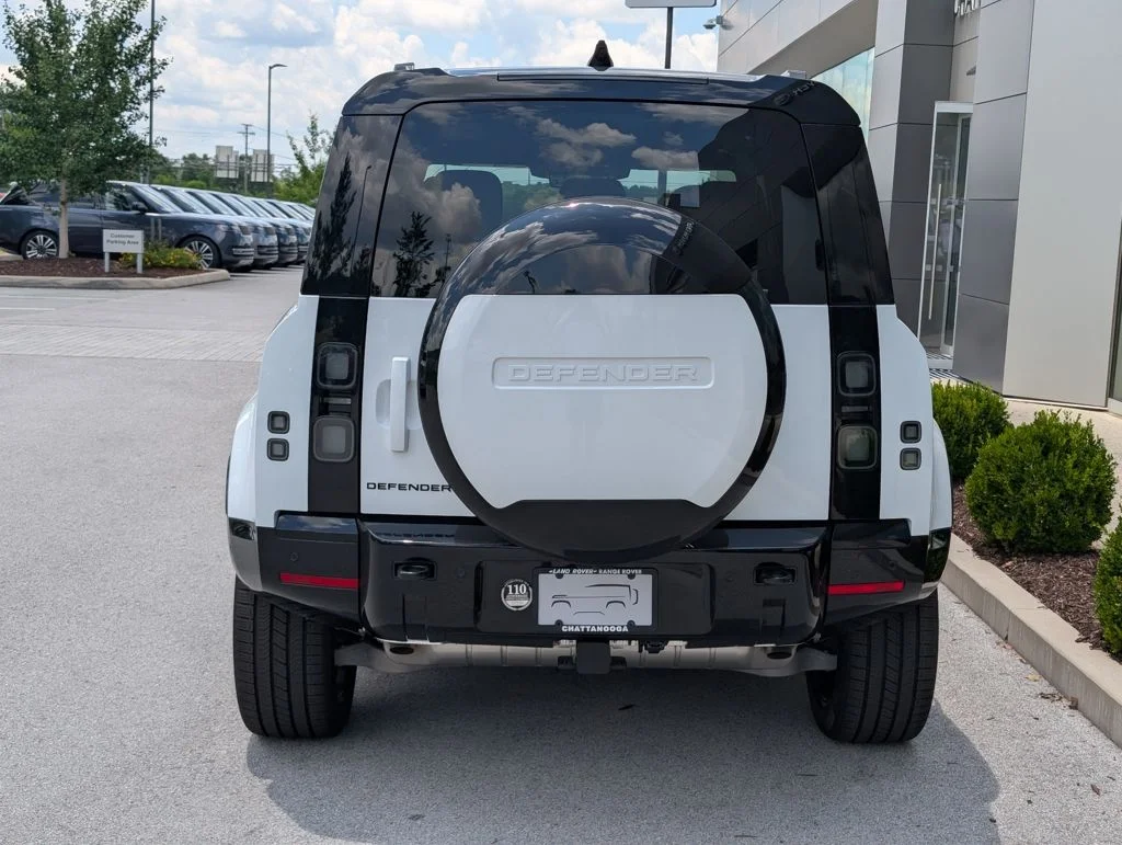 New 2026 Fuji White Land Rover X-Dynamic SE image 6