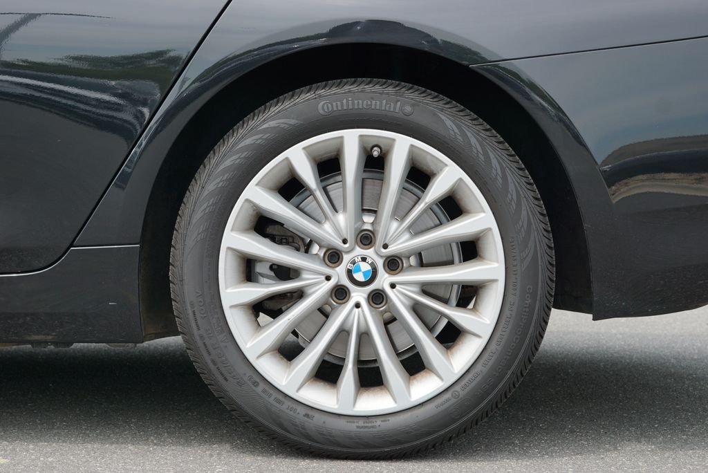 Used 2023 Black Sapphire Metallic BMW 530i xDrive image 13