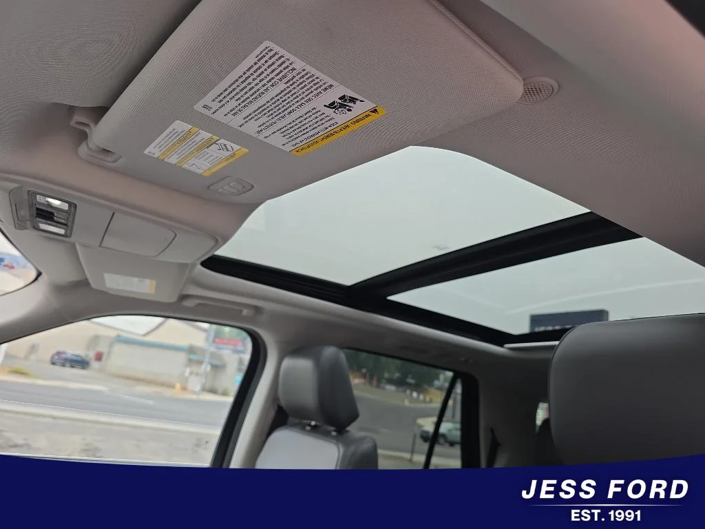 Used 2025 Oxford White Ford Active image 22