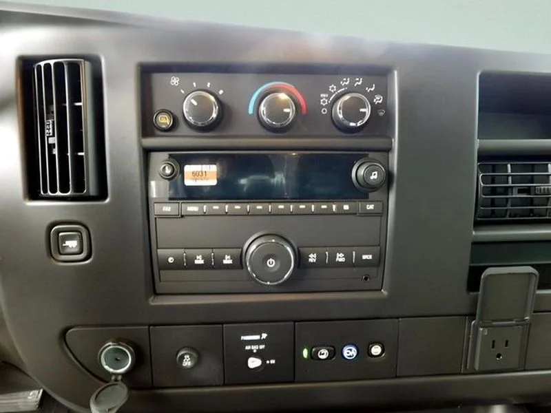 2025 Chevrolet Express Cargo Work Van - Photo 8