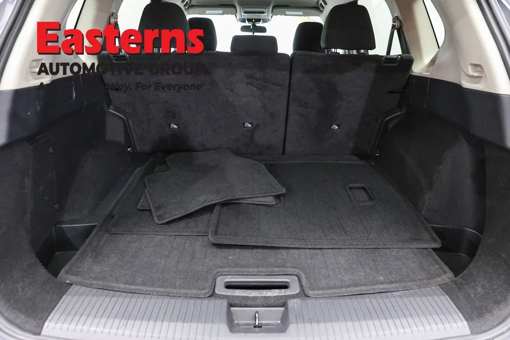 Used 2024 Gray Nissan S image 9