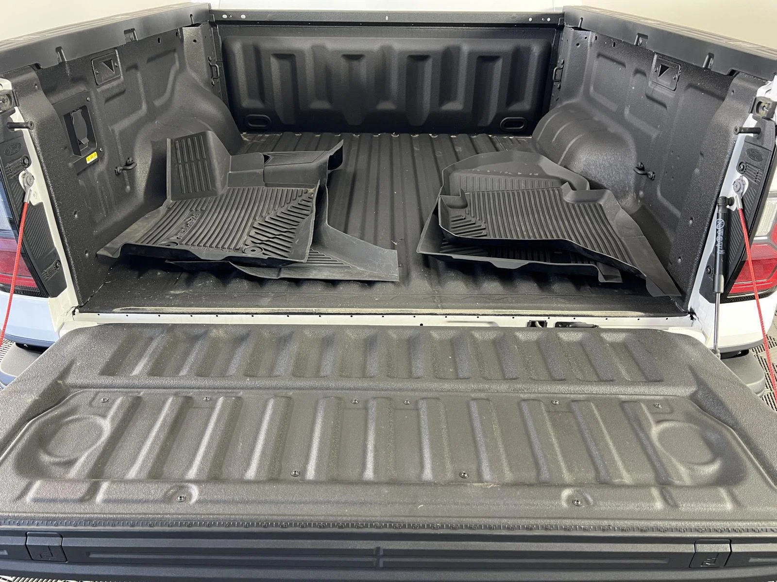 Used 2025 Oxford White Ford Raptor image 5