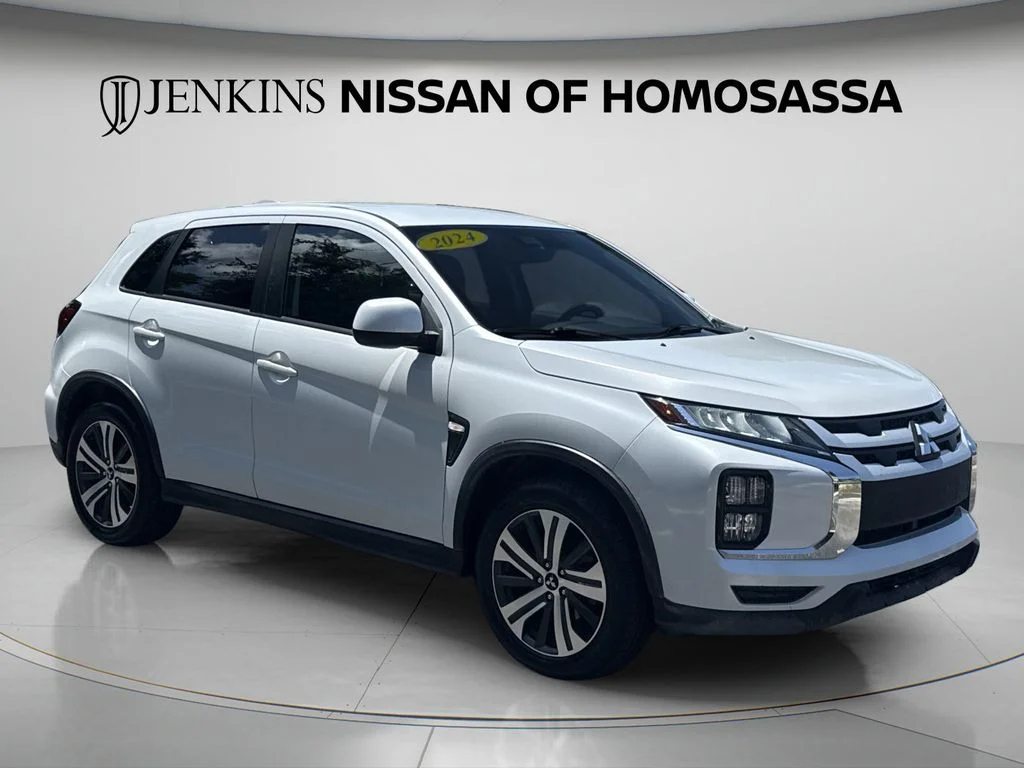 Used 2024 Black Mitsubishi 2.0 ES image 5