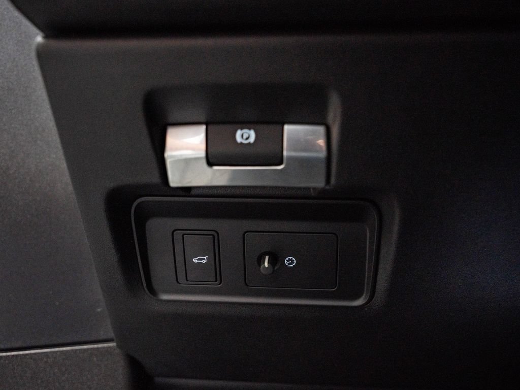 Used 2022 Fuji White Land Rover SE image 42