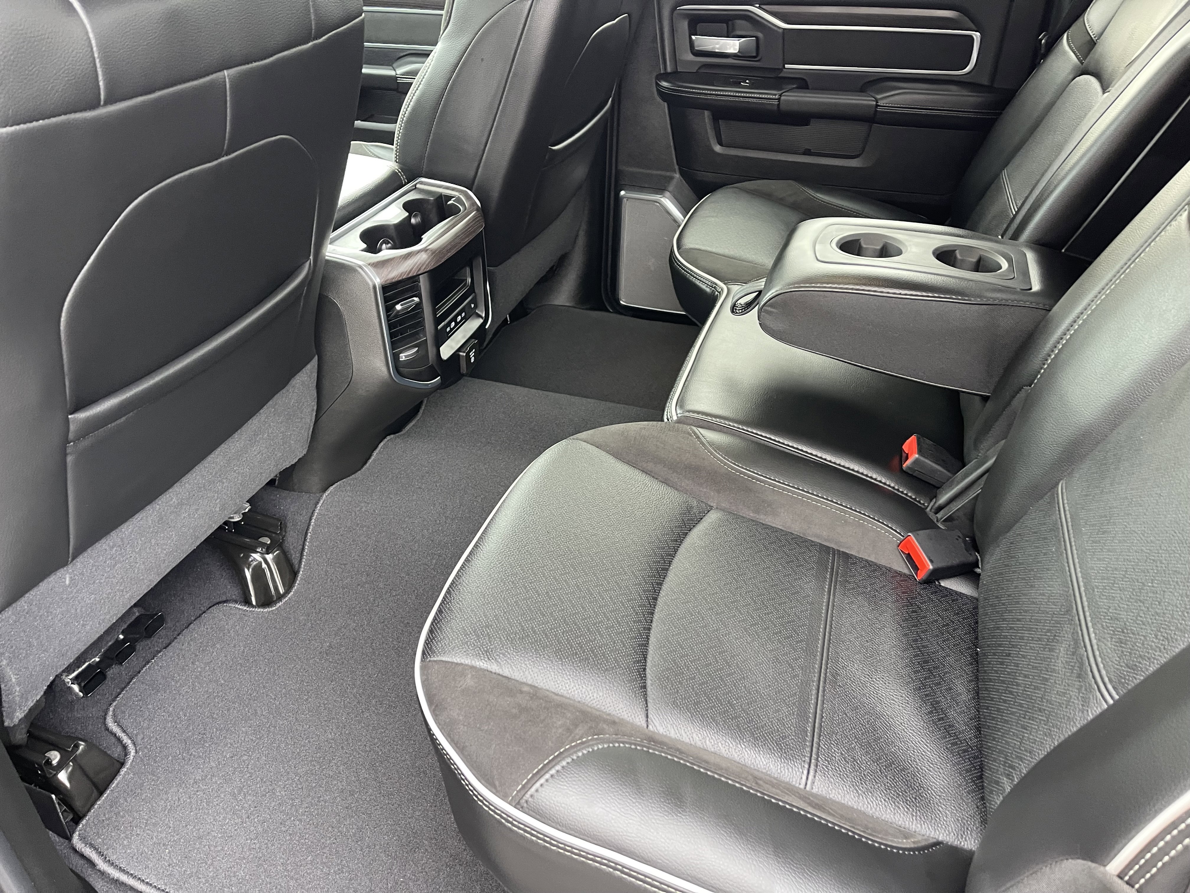 New 2026 Granite Crystal Metallic Clear-Coat Exterior Paint RAM Laramie image 19