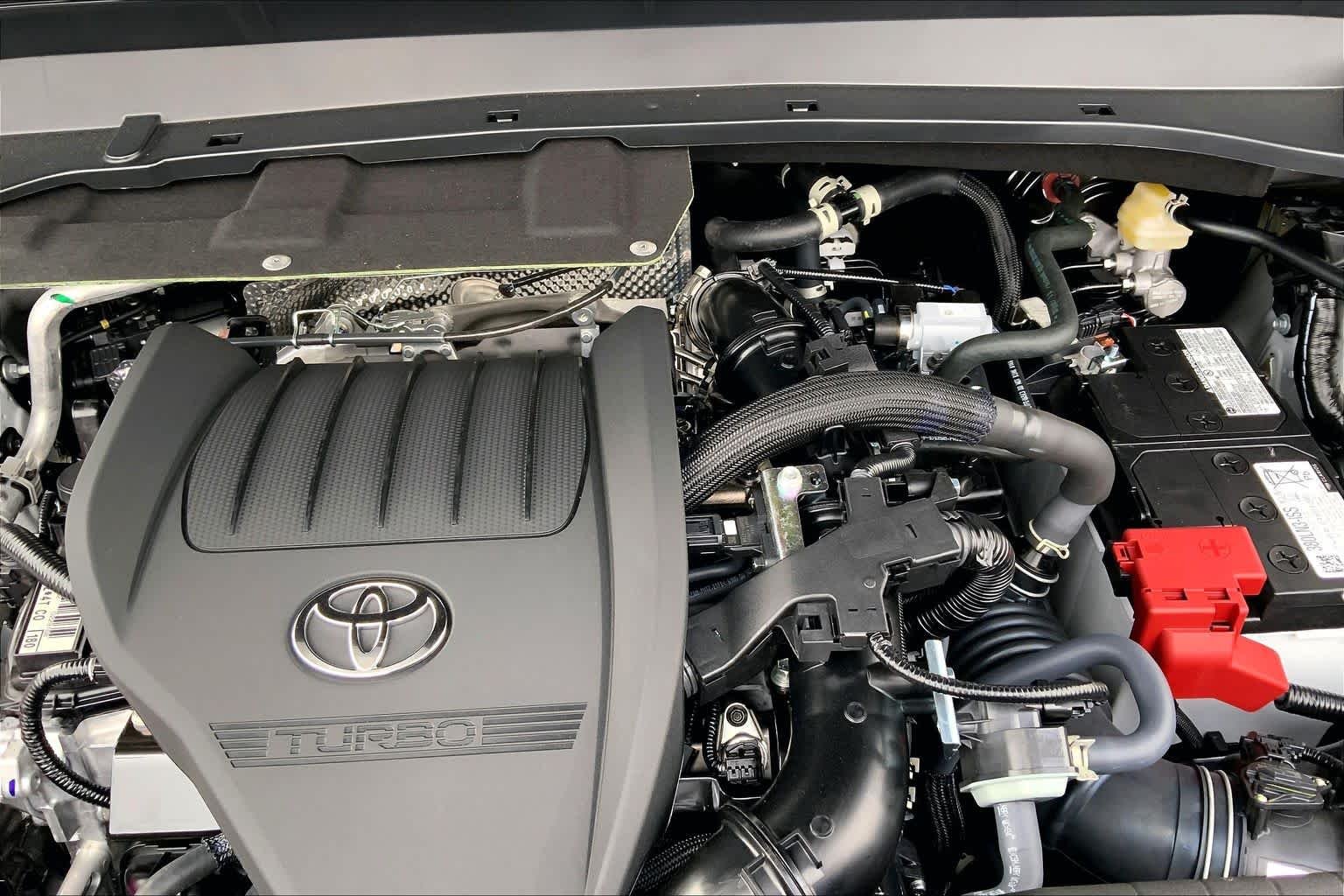 New 2026 Wind Chill Pearl Toyota Platinum image 15