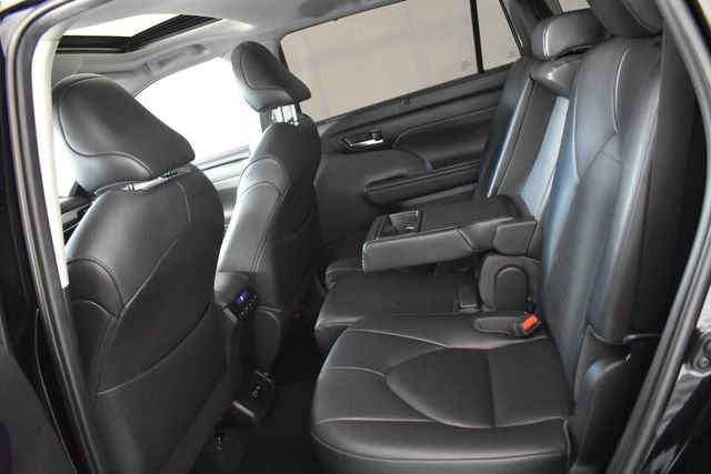 Used 2020 Black Toyota XLE image 24