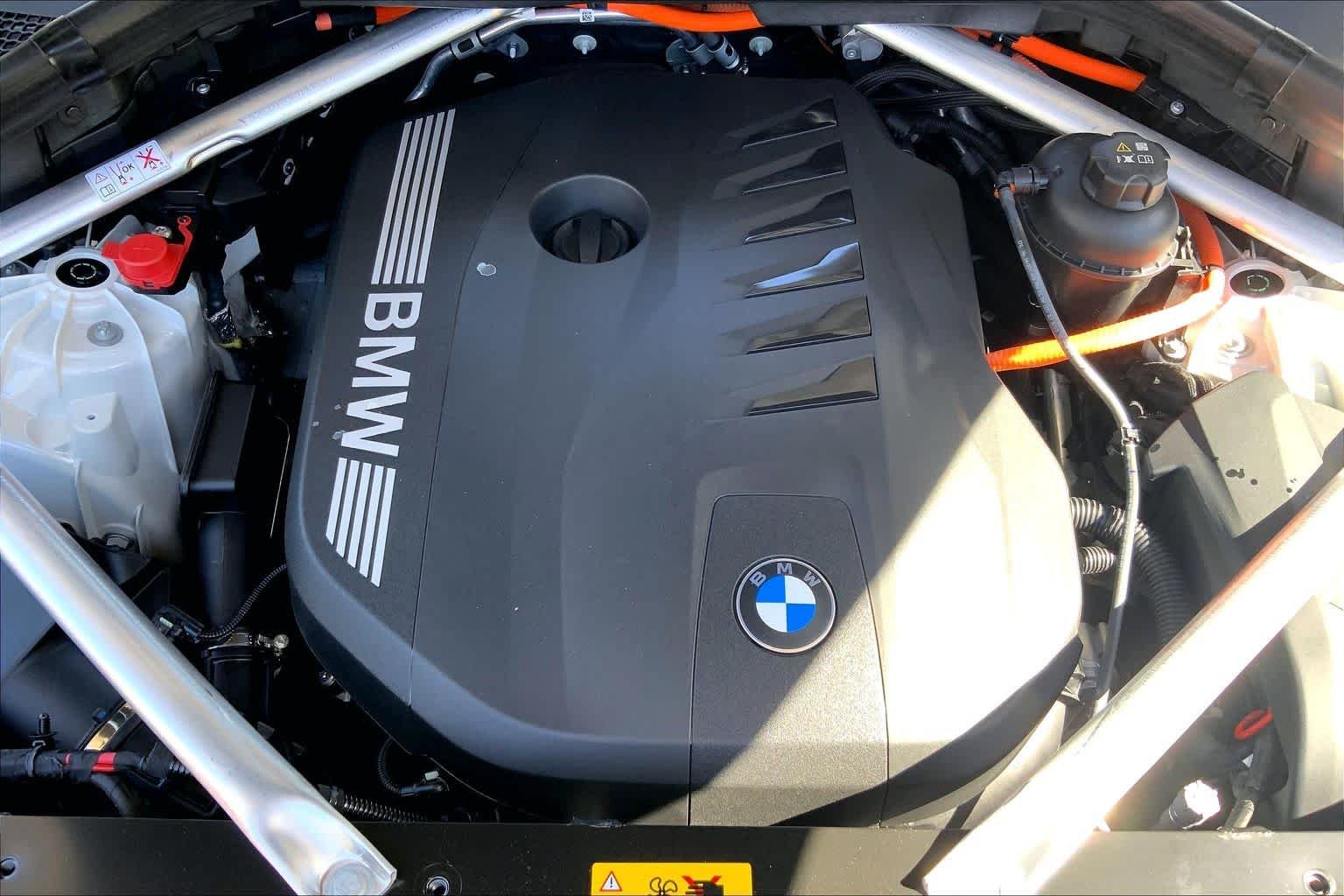 New 2026 Mineral White Metallic BMW xDrive50e image 17