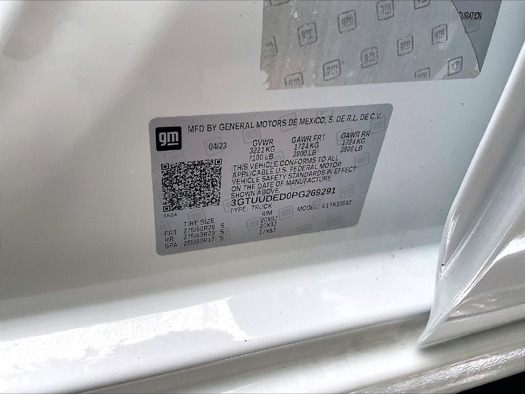 Used 2023 White GMC SLT image 34