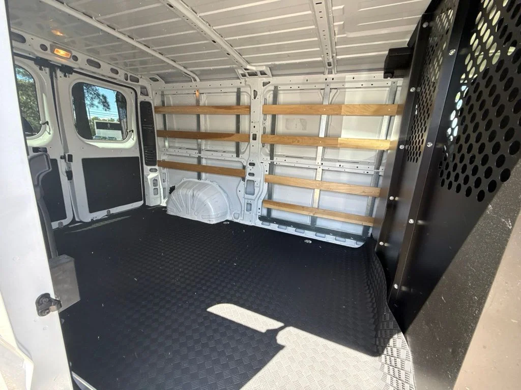Used 2025 White Ram Base image 12