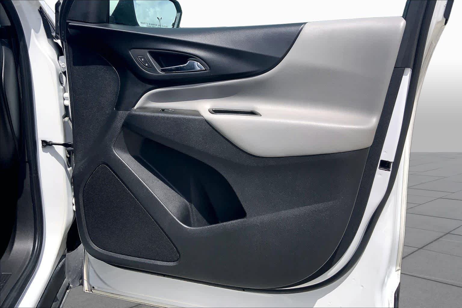 Used 2023 Summit White Chevrolet LT image 22