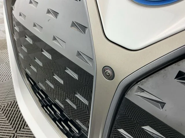 Used 2023 White BMW M50 image 10