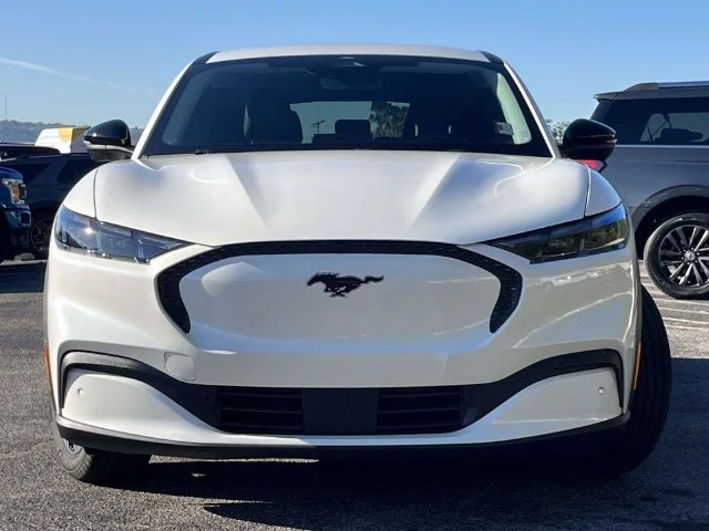 Certified Used 2025 White Metallic Ford Select image 9