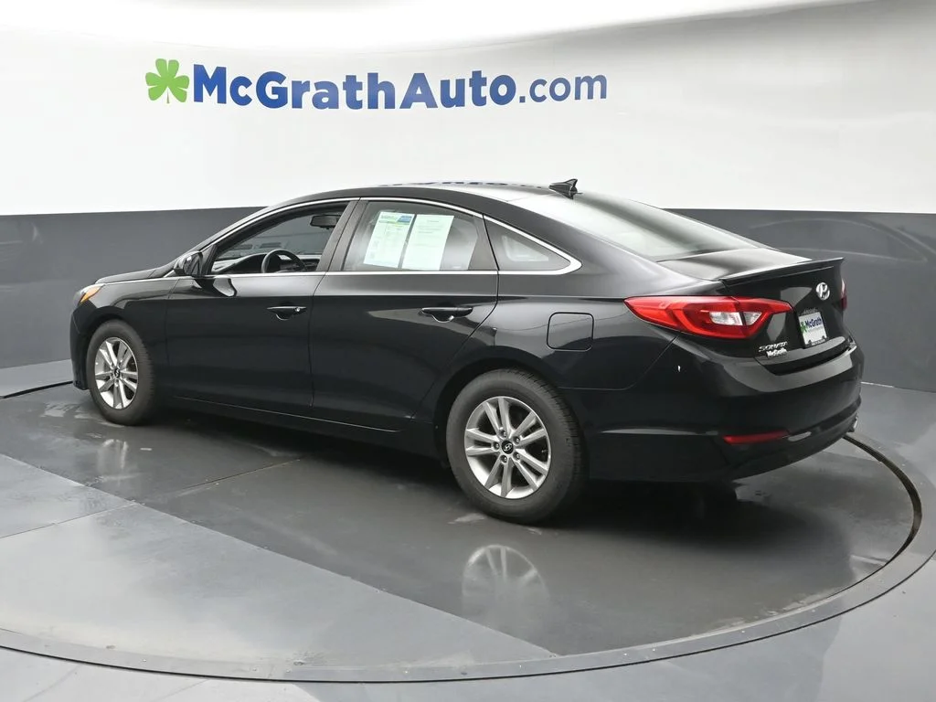 Used 2017 Black Hyundai SE image 25