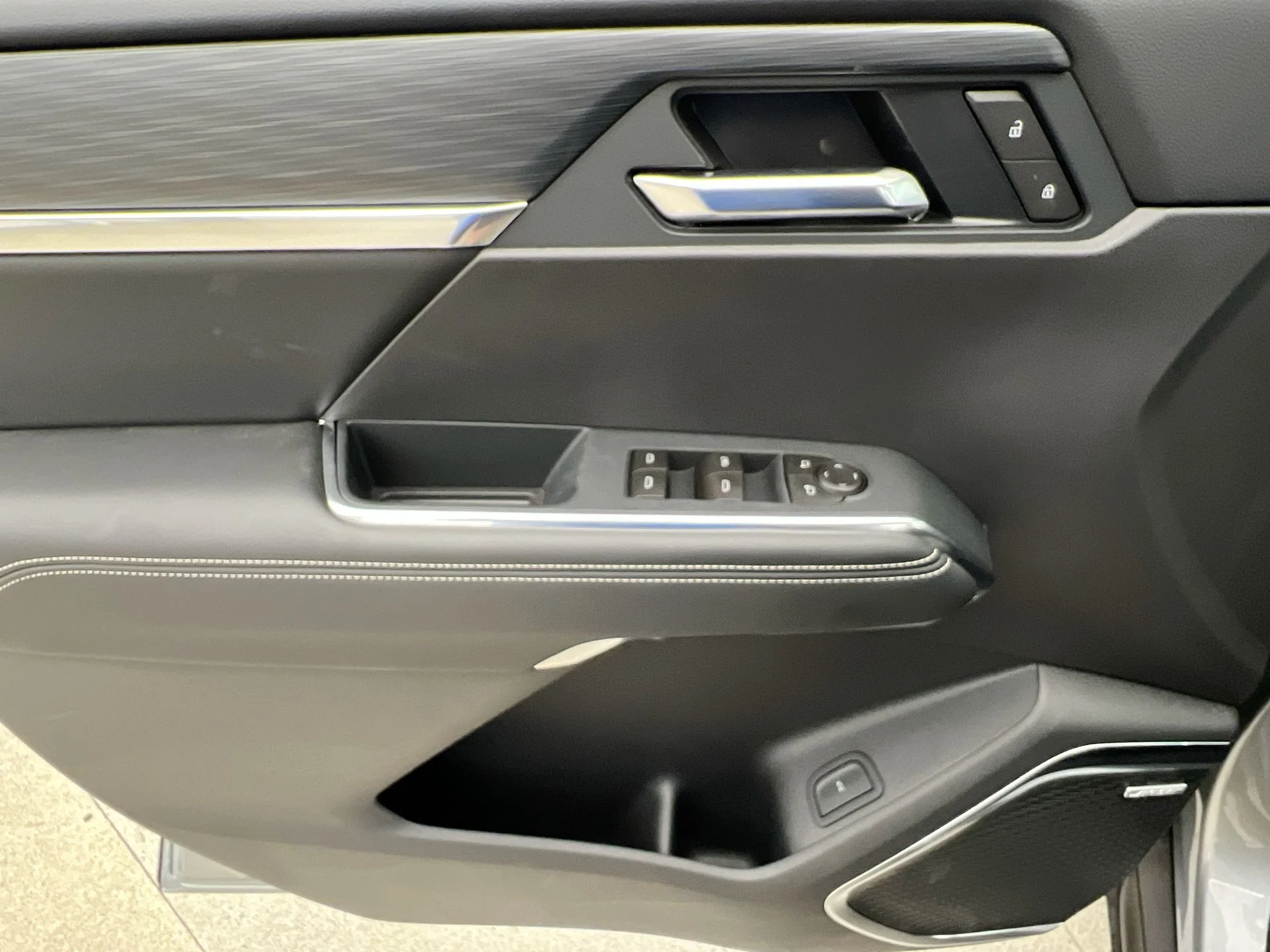New 2026 Sterling Metallic GMC Elevation image 64