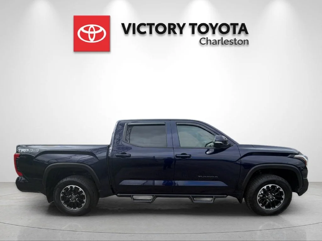 Used 2025  Toyota SR5 image 6