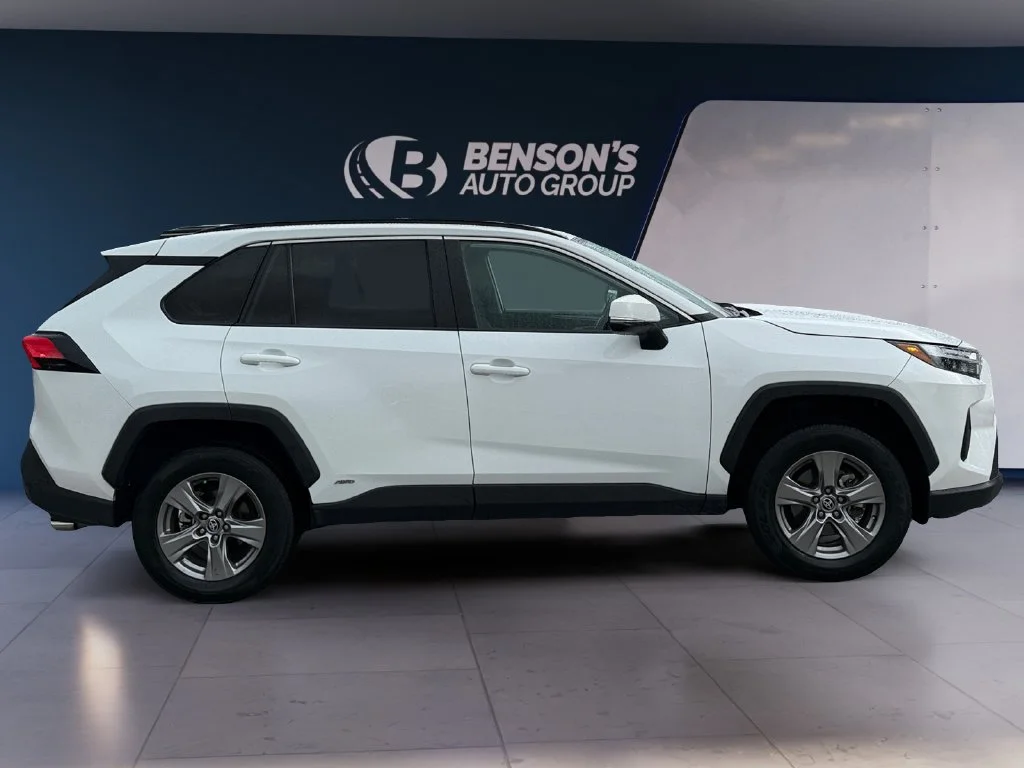 Used 2025 White Toyota XLE image 6