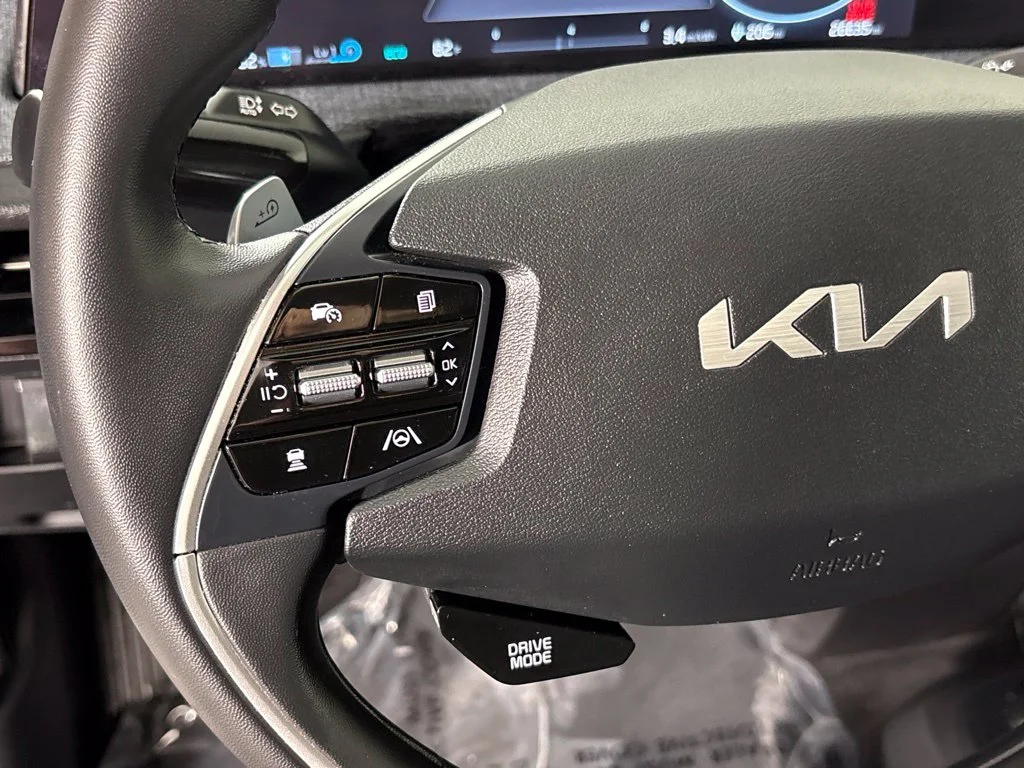 Used 2023 Blue Kia Wind image 31