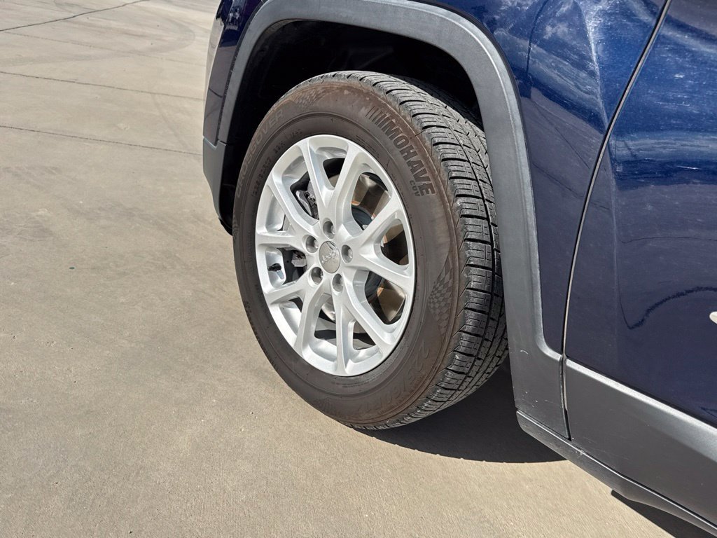 Used 2016 Blue Jeep Latitude image 8