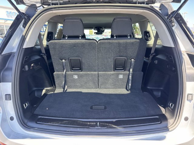 Used 2023 Silver Jeep Laredo image 30