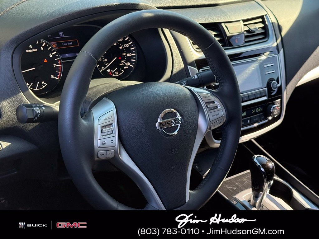 Used 2018 Black Nissan 2.5 SV image 14