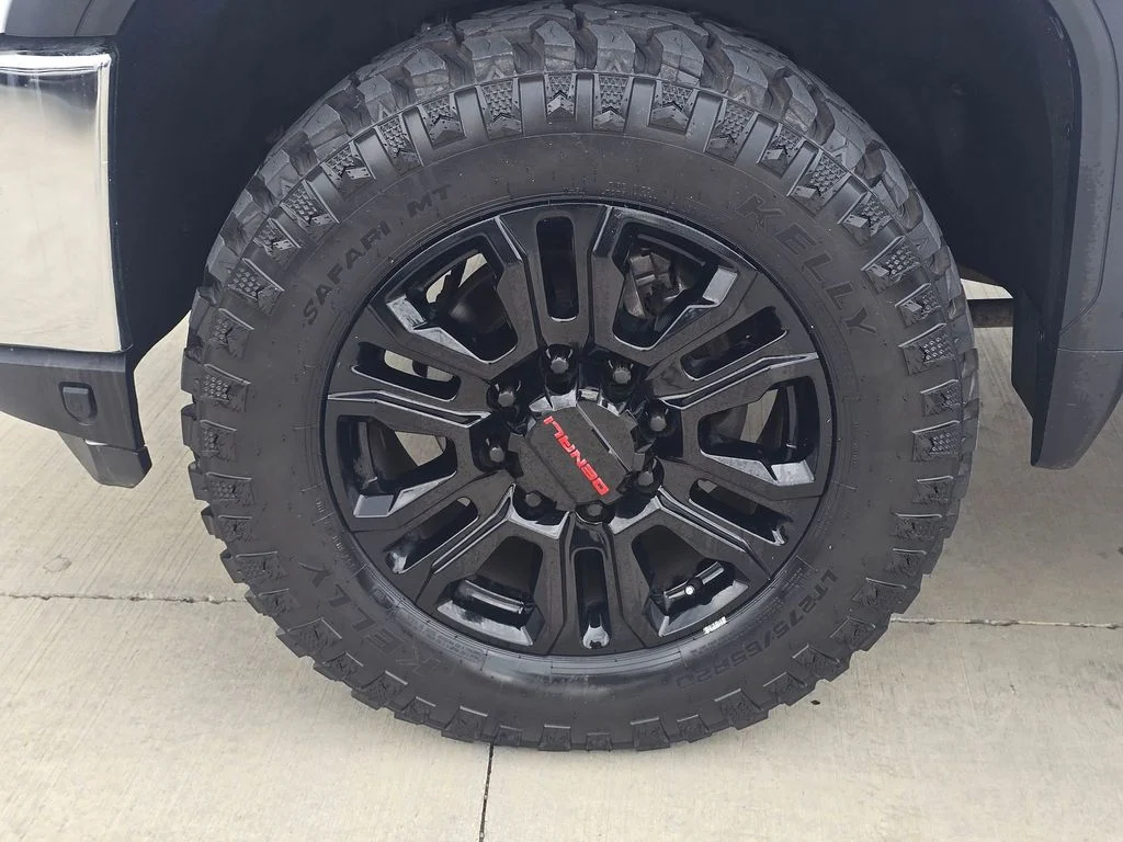 Used 2023 White GMC SLE image 8