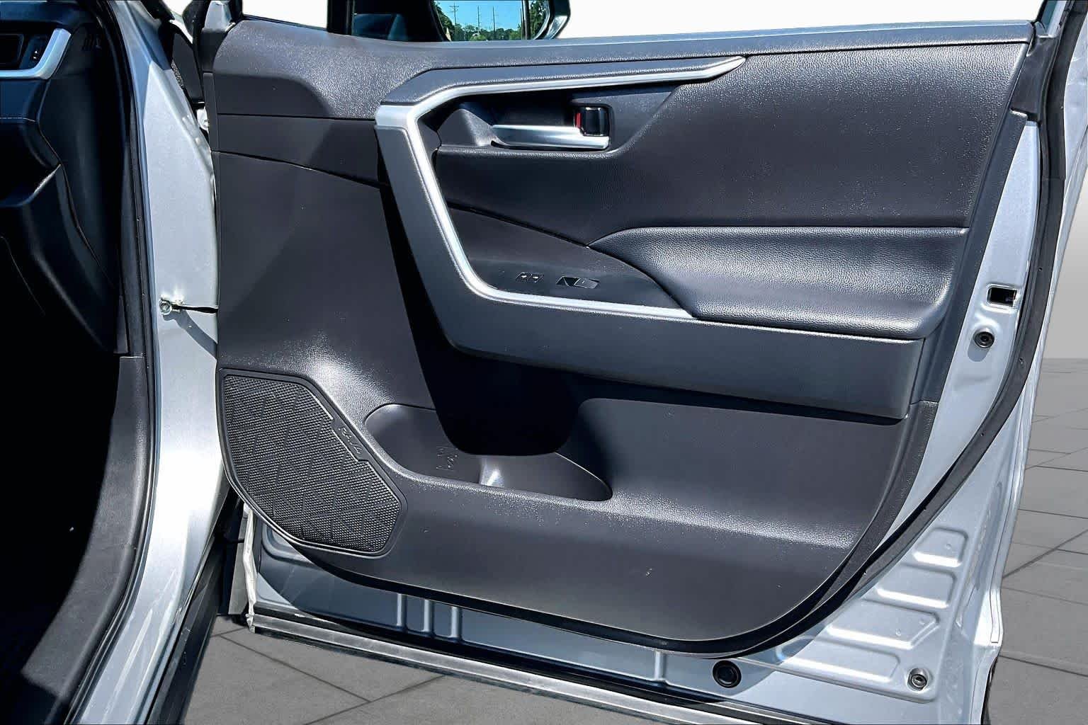 Used 2025 Silver Sky Metallic Toyota XLE image 23