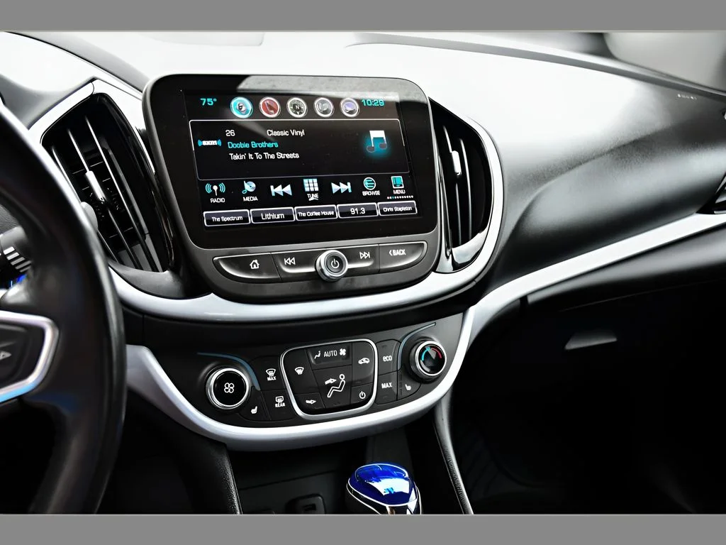 Used 2018 Silver Ice Metallic Chevrolet LT image 21