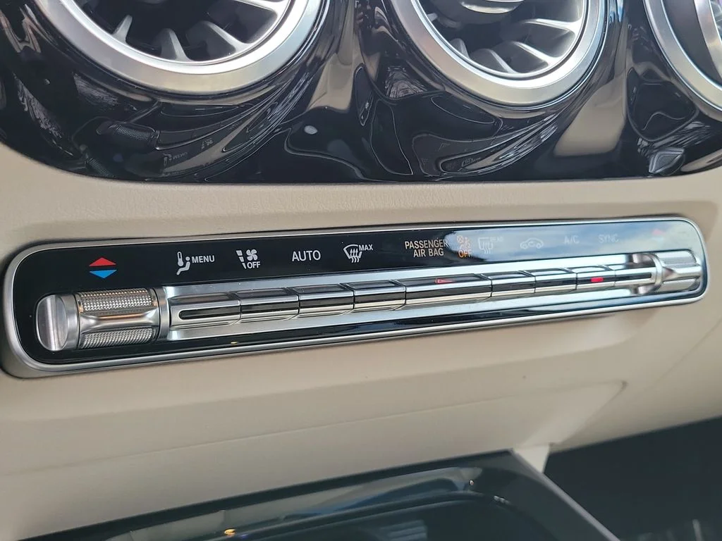 Used 2025 White Mercedes-Benz GLA 250 image 31